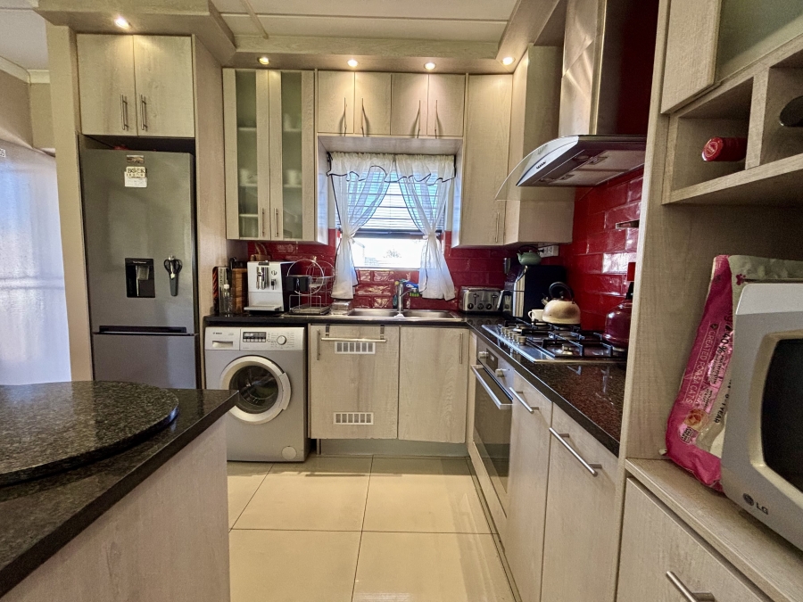 3 Bedroom Property for Sale in Vredekloof Heights Western Cape